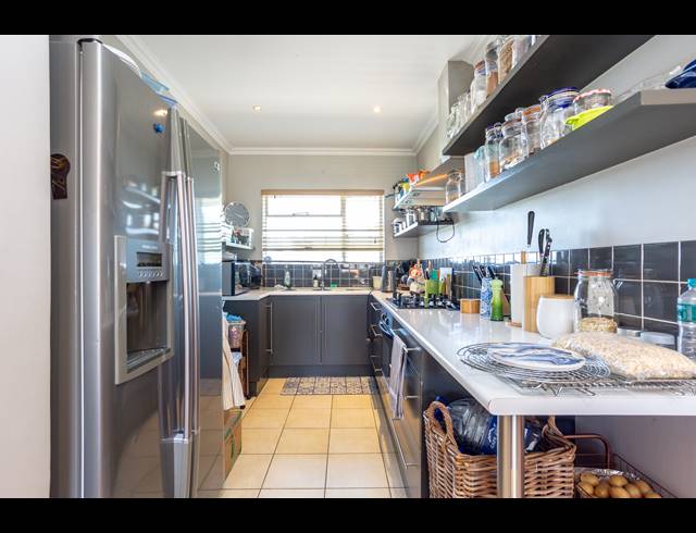 2 BEDROOM APARTMENT SOLD IN CLAREMONT